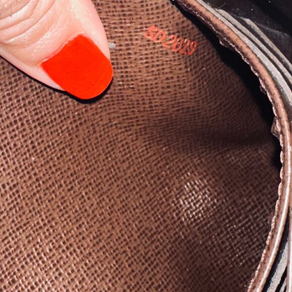 Authentic Louis Vuitton Damier Ebene Sarah Bifold Long Wallet - Picture 16 of 16